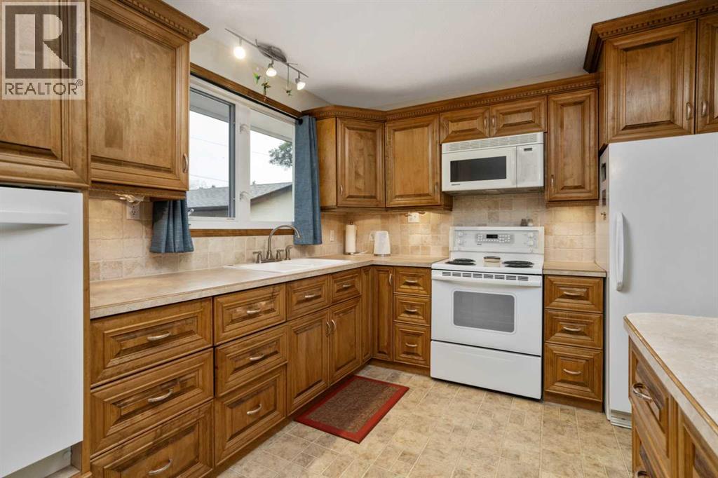 30 Montclare Avenue, Camrose, Alberta  T4V 2K8 - Photo 7 - A2311622