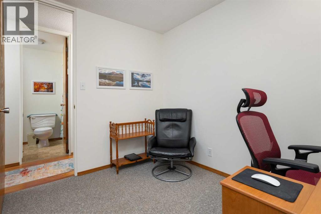 30 Montclare Avenue, Camrose, Alberta  T4V 2K8 - Photo 12 - A2311622