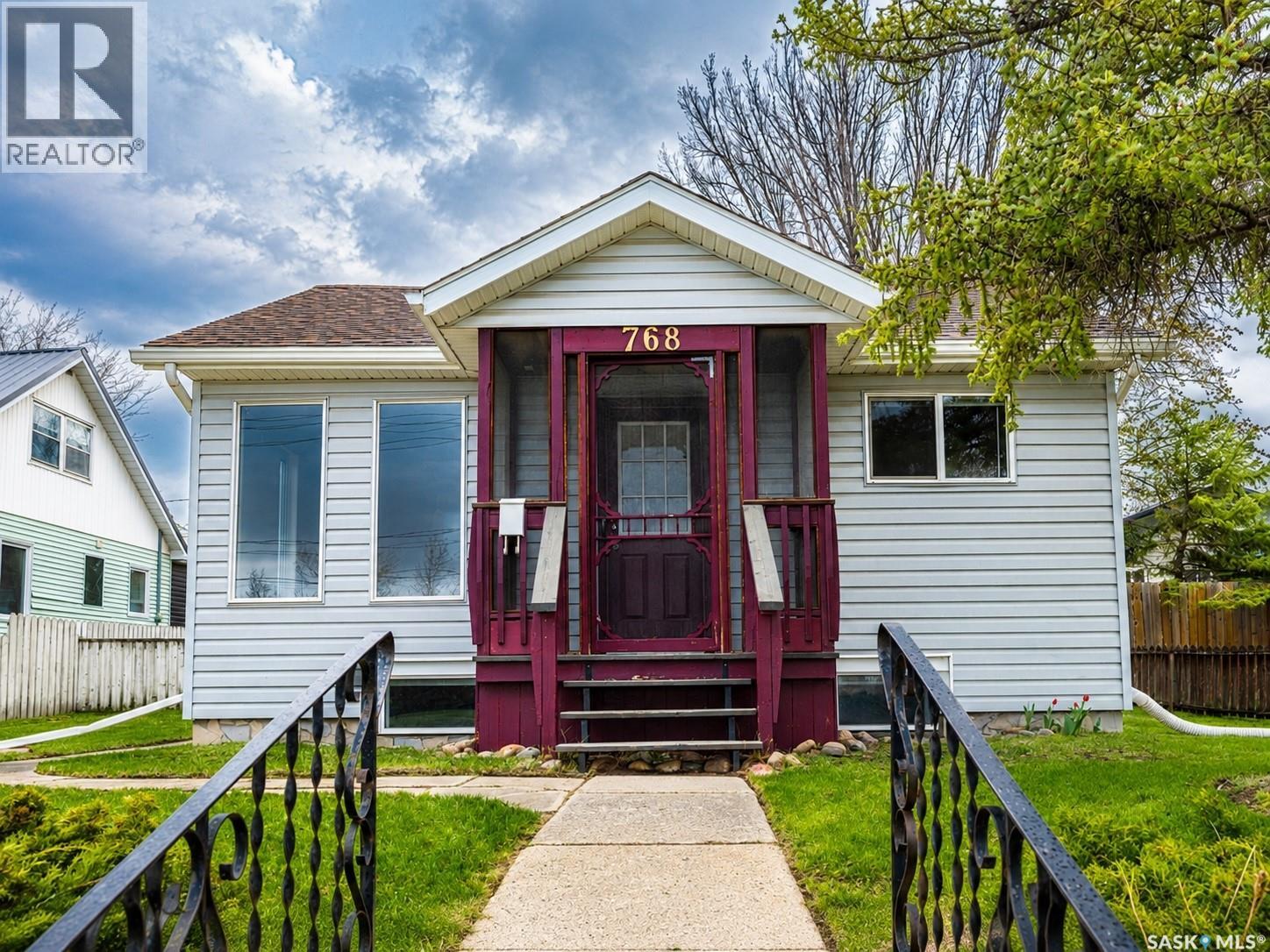 768 Caribou Street W, Moose Jaw, Saskatchewan  S6H 2K9 - Photo 1 - SK036160