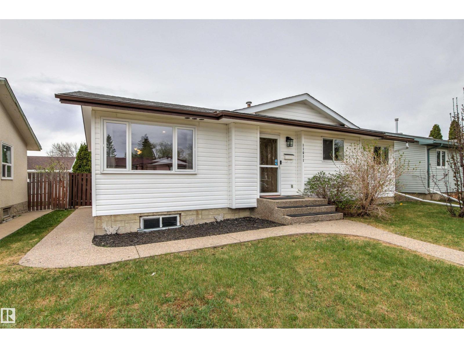 11611 151 AV NW, edmonton, Alberta
