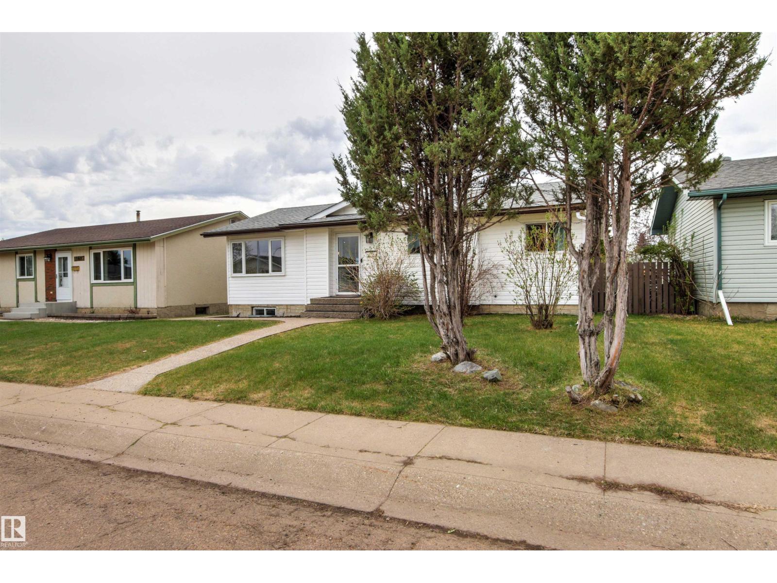 11611 151 Av Nw, Edmonton, Alberta  T5X 1C5 - Photo 2 - E4488211