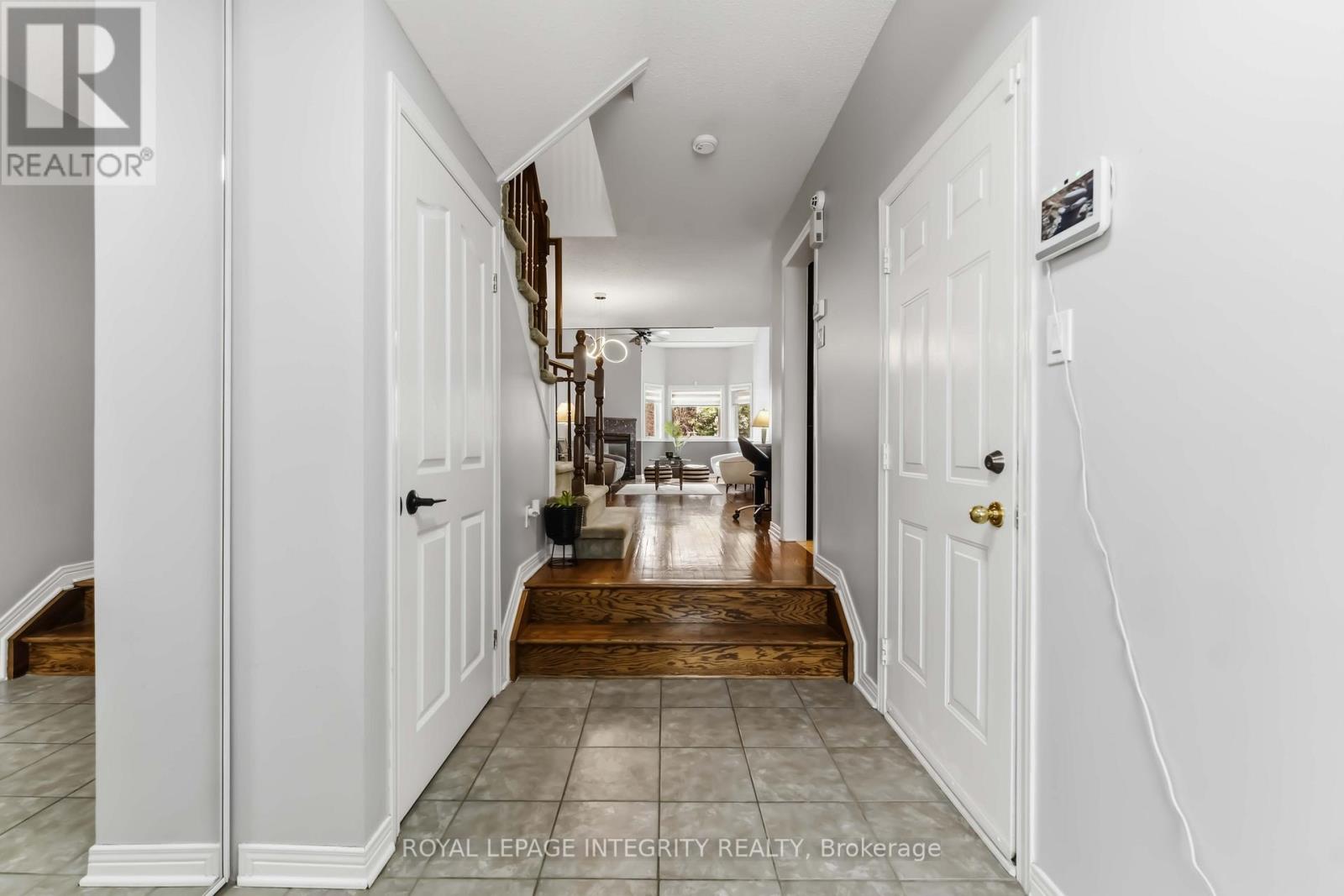 66 Eagleview Street, Ottawa, Ontario  K2M 2S3 - Photo 3 - X13137712