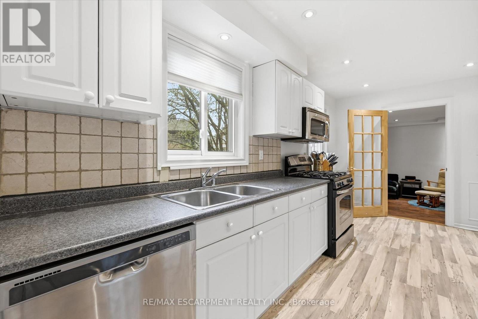 712 Auburn Crescent, Burlington, Ontario  L7L 5B2 - Photo 8 - W13137638