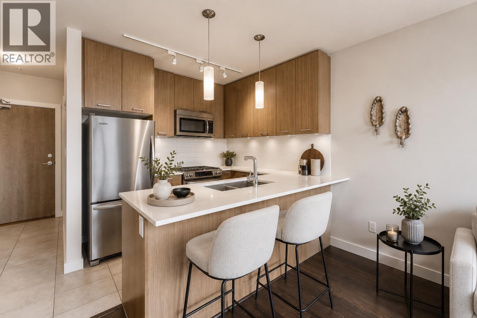 302 1182 W 16th Street, North Vancouver, British Columbia  V7P 0B3 - Photo 5 - R3124250