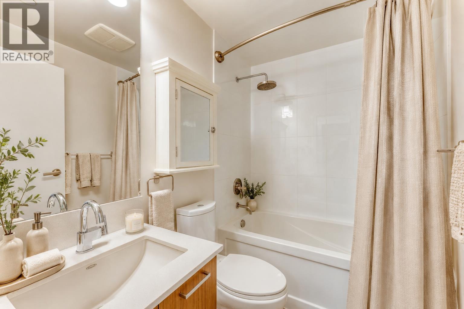 302 1182 W 16th Street, North Vancouver, British Columbia  V7P 0B3 - Photo 9 - R3124250