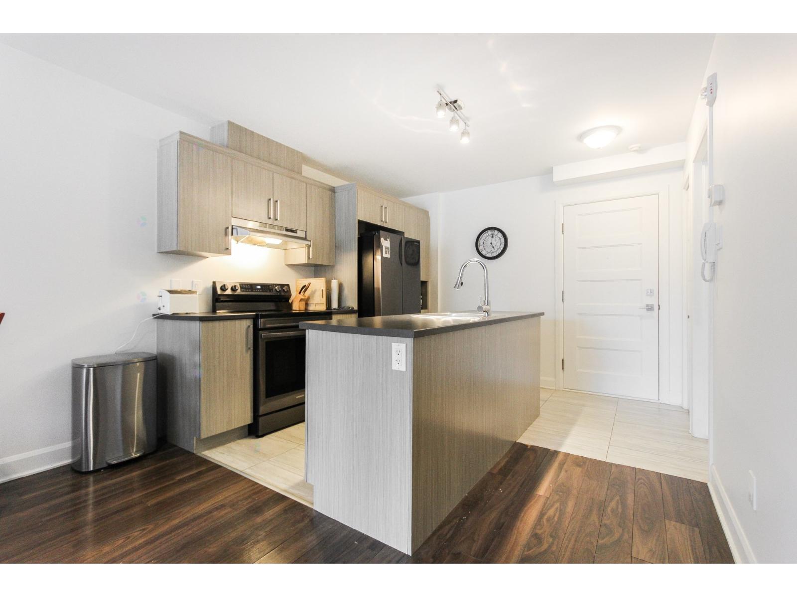 795 Rue Filion|#102 Saint-Jérôme Quebec Canada J7Z0G7 3