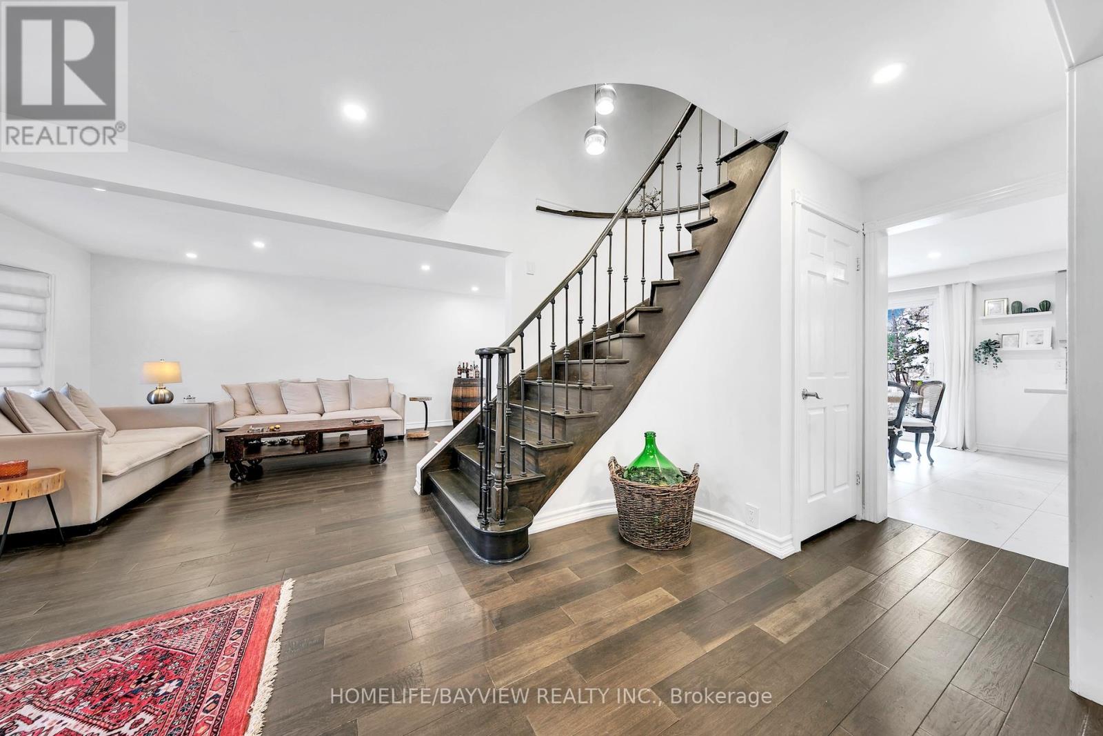 8 Sala Drive, Richmond Hill, Ontario  L4C 8C2 - Photo 9 - N13137706