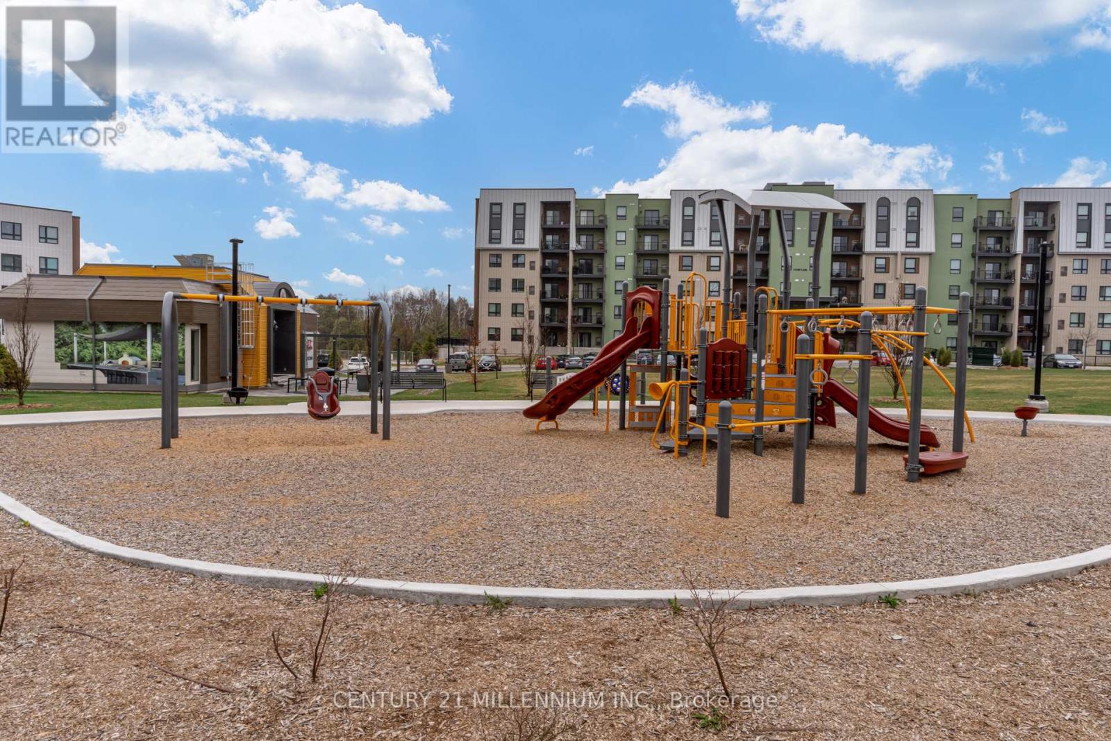 606 - 4 Spice Way, Barrie, Ontario  L9J 0M2 - Photo 36 - S13137702