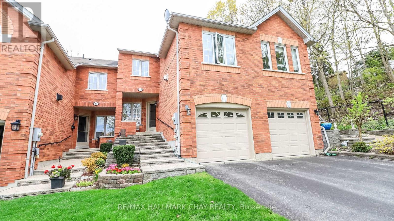 13 Bailey Court, Barrie, Ontario  L4N 8N1 - Photo 2 - S13137732