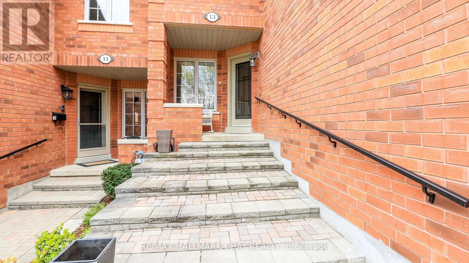 13 Bailey Court, Barrie, Ontario  L4N 8N1 - Photo 3 - S13137732