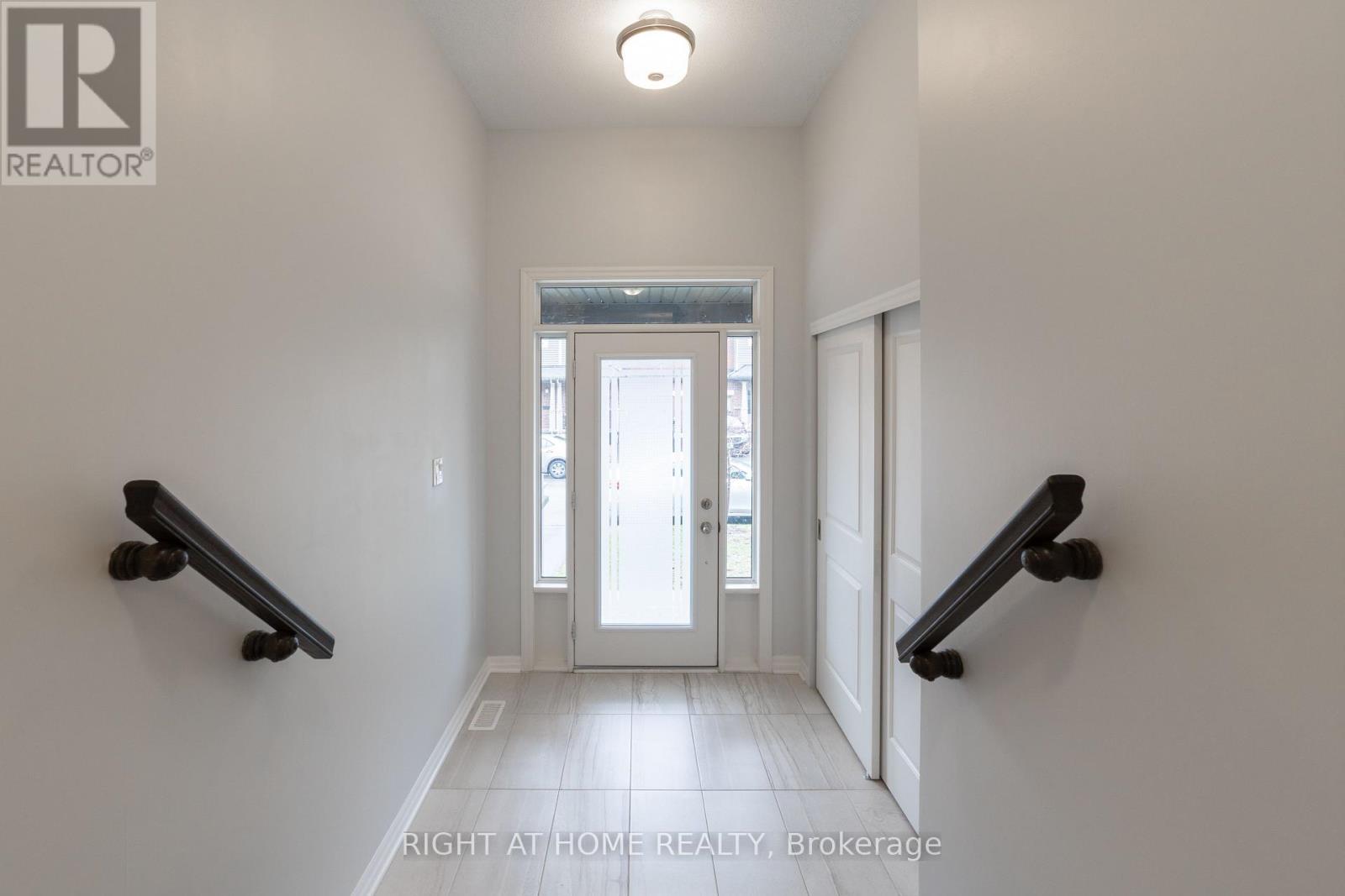 135 Overberg Way, Ottawa, Ontario  K2S 0V9 - Photo 2 - X13137758