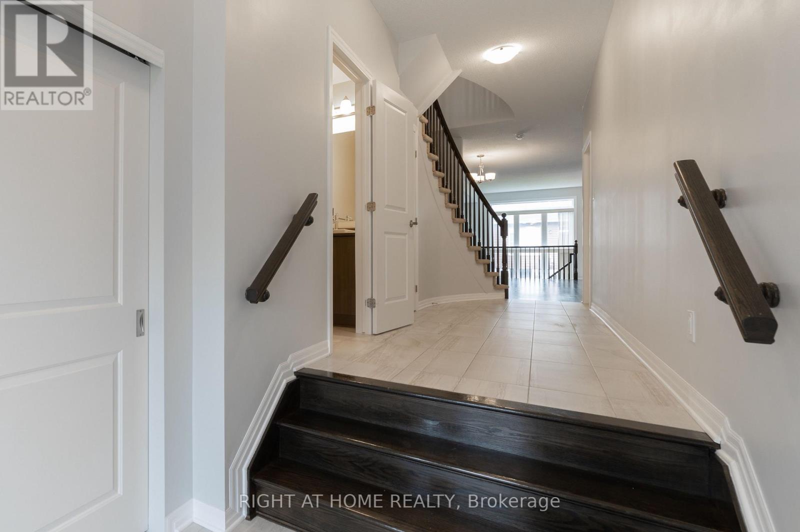 135 Overberg Way, Ottawa, Ontario  K2S 0V9 - Photo 3 - X13137758