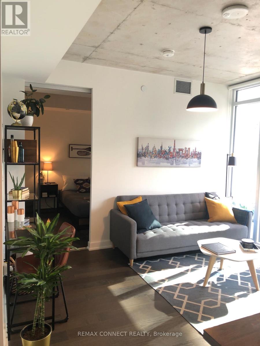 402 - 25 BASEBALL PLACE
