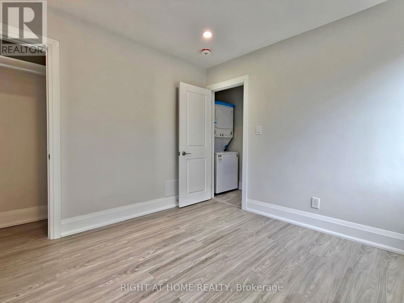 Upper - 92 Cadillac Avenue S, Oshawa, Ontario  L1H 5Z2 - Photo 10 - E13137756