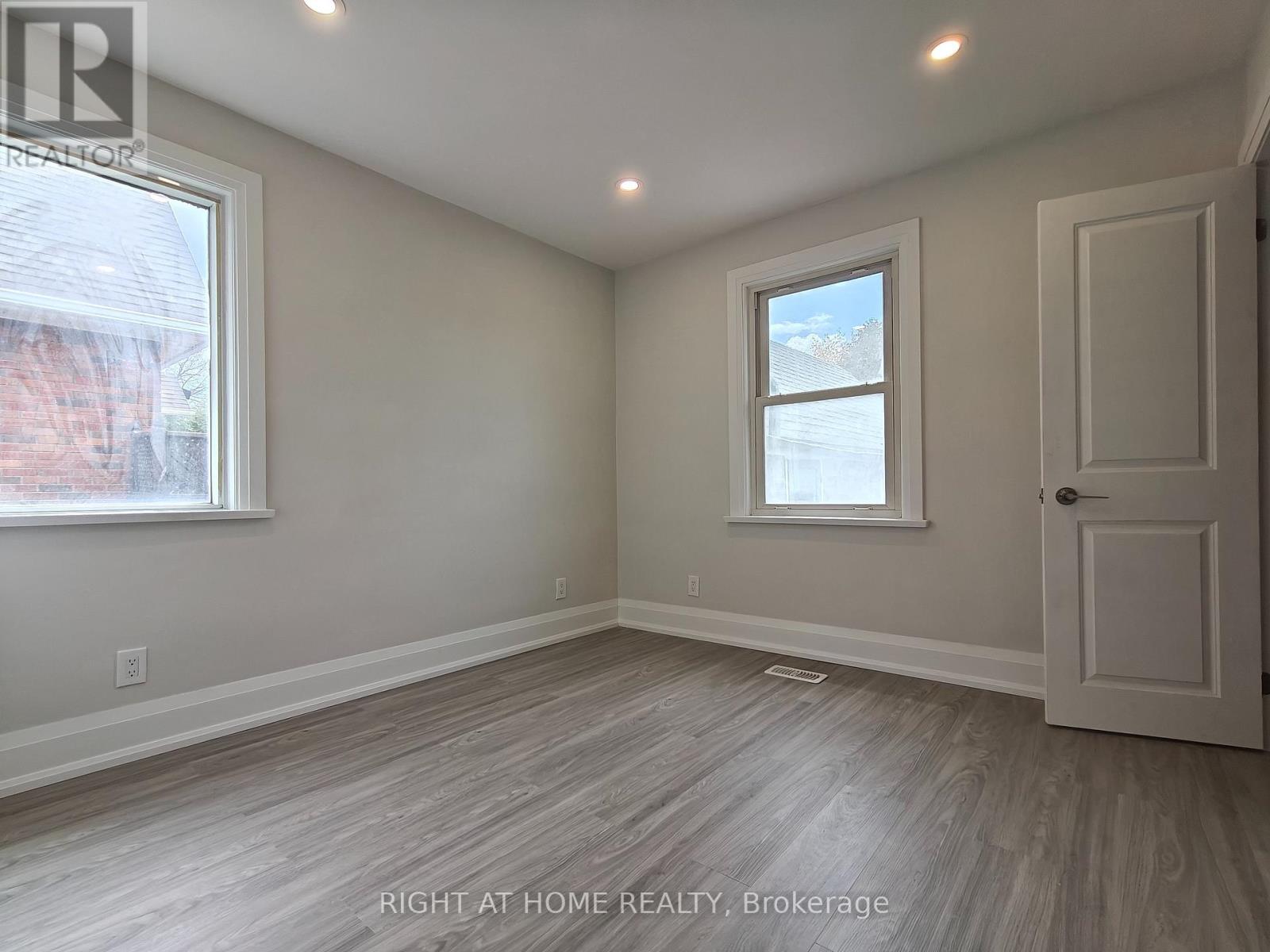 Upper - 92 Cadillac Avenue S, Oshawa, Ontario  L1H 5Z2 - Photo 12 - E13137756