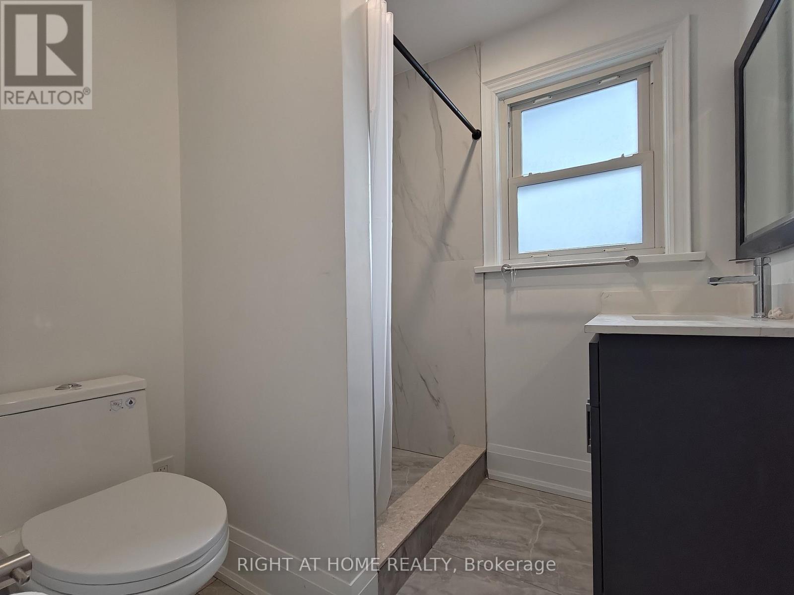 Upper - 92 Cadillac Avenue S, Oshawa, Ontario  L1H 5Z2 - Photo 13 - E13137756