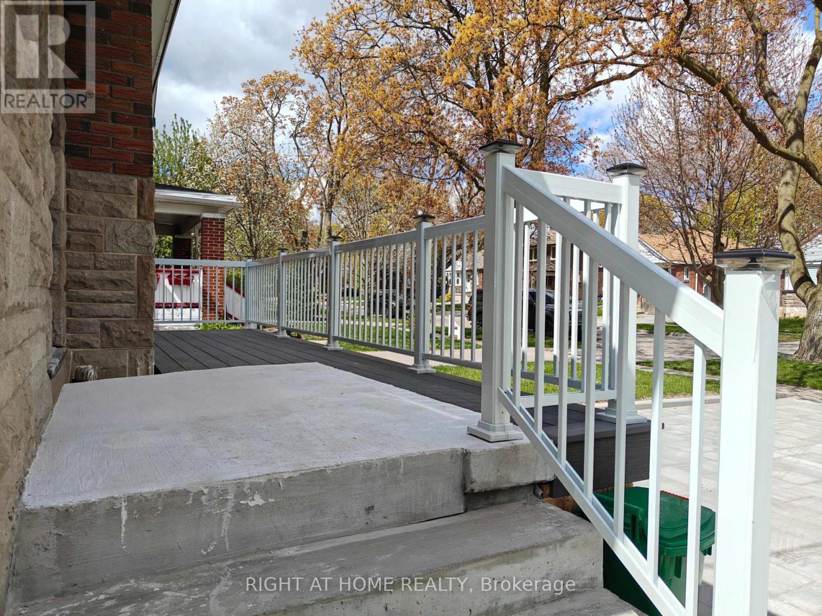 Upper - 92 Cadillac Avenue S, Oshawa, Ontario  L1H 5Z2 - Photo 2 - E13137756