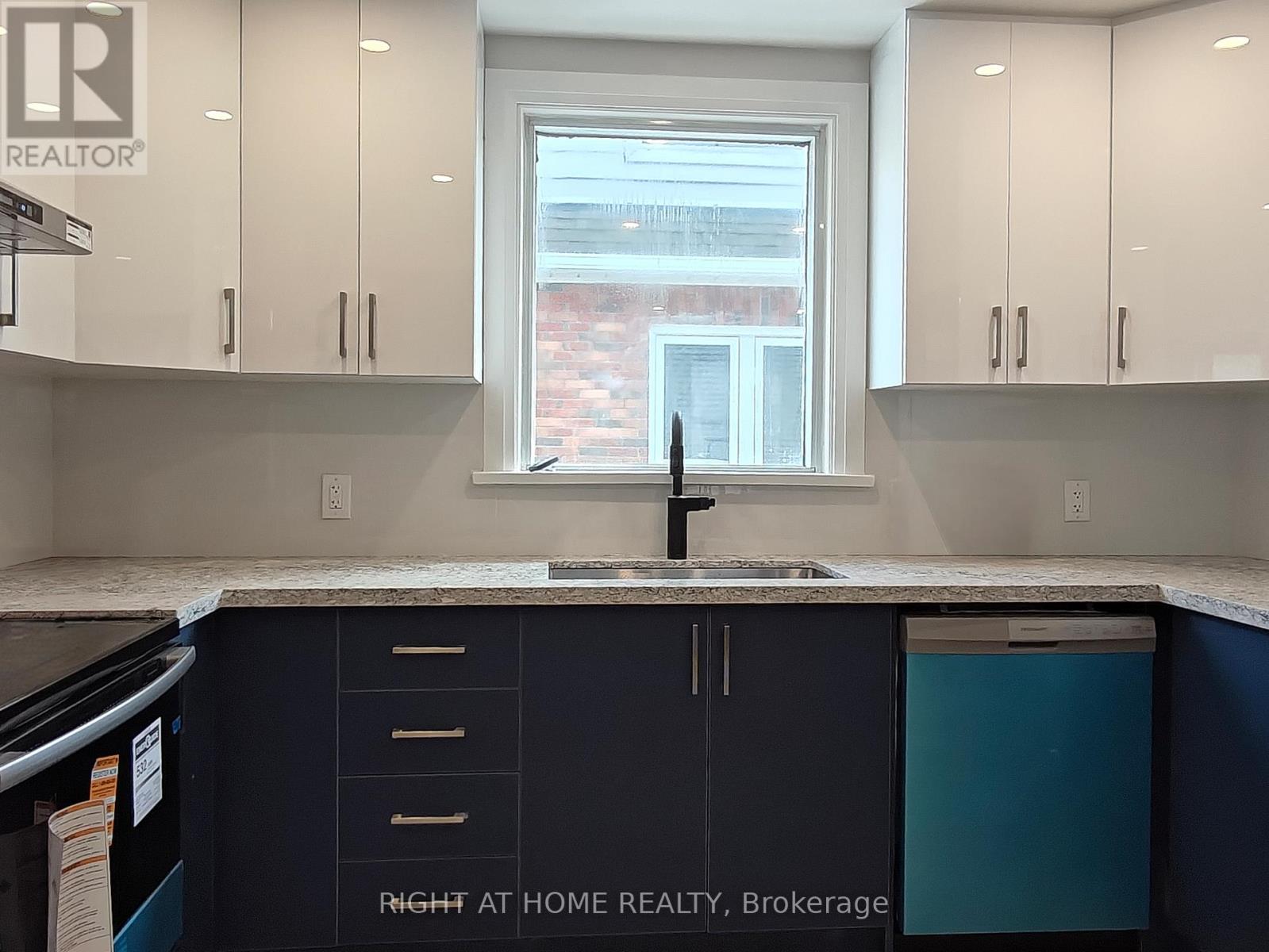 Upper - 92 Cadillac Avenue S, Oshawa, Ontario  L1H 5Z2 - Photo 6 - E13137756