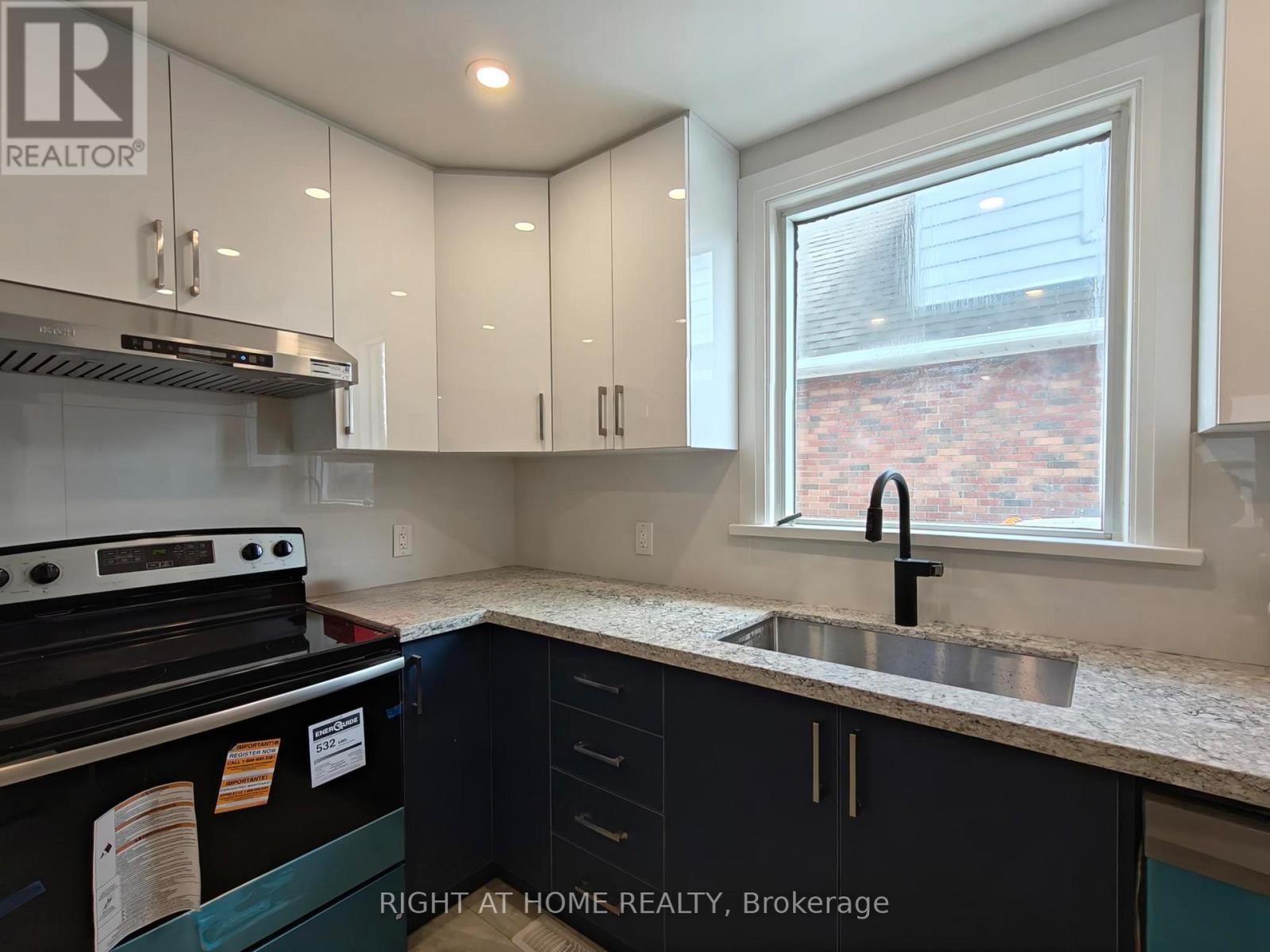 Upper - 92 Cadillac Avenue S, Oshawa, Ontario  L1H 5Z2 - Photo 8 - E13137756