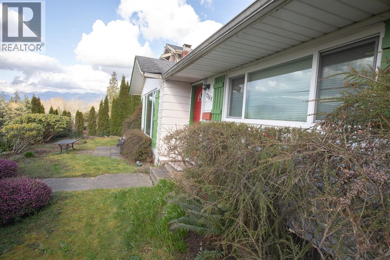 7352 Barnet Road, Burnaby, British Columbia  V5A 1E4 - Photo 4 - R3124253