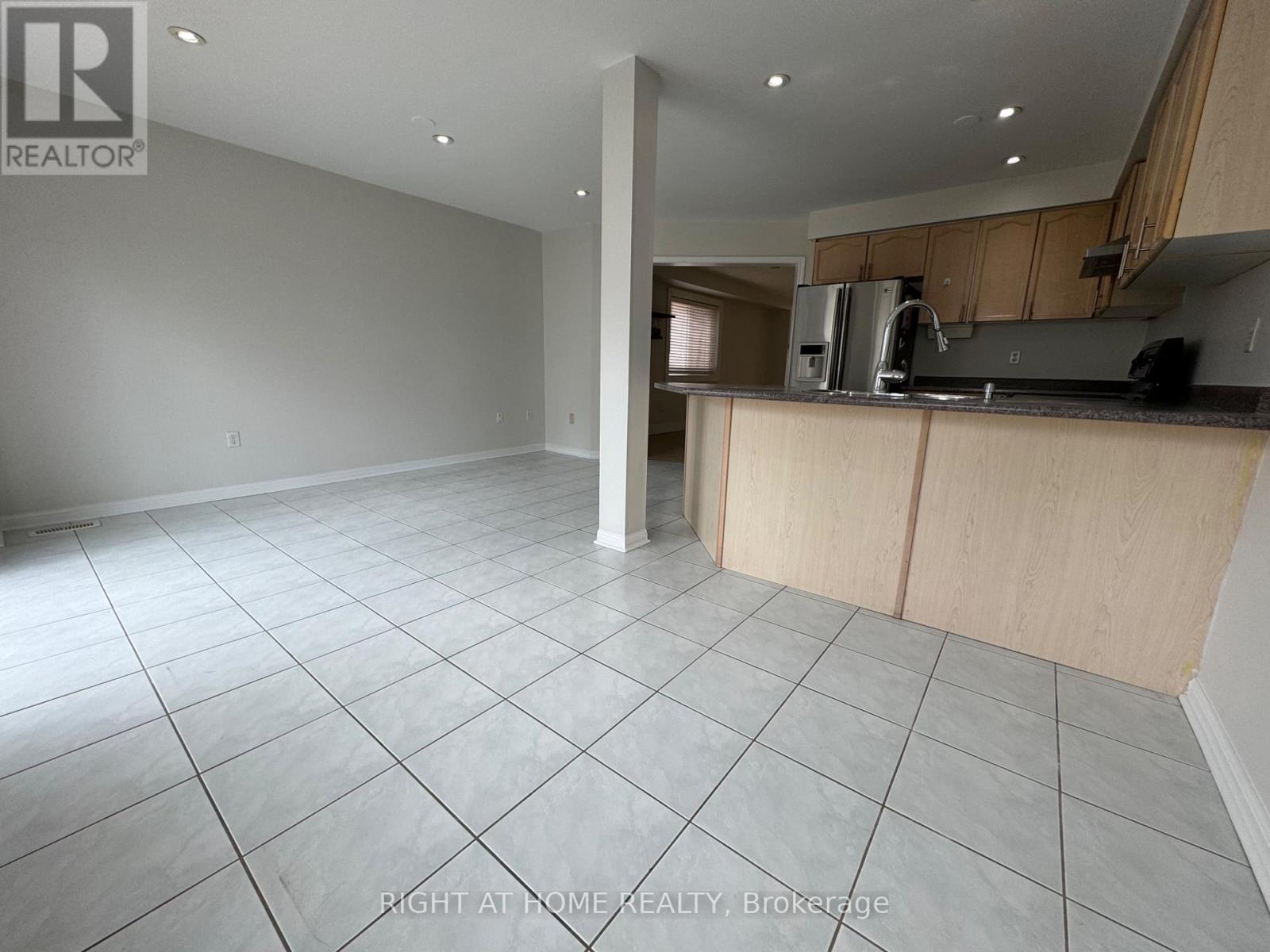 3549 Gandhi Way, Mississauga, Ontario  L5B 4E3 - Photo 11 - W13137754