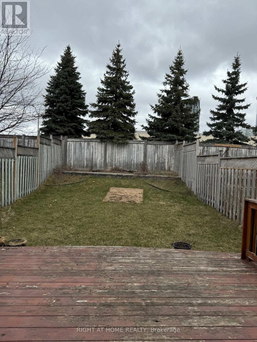 3549 Gandhi Way, Mississauga, Ontario  L5B 4E3 - Photo 12 - W13137754