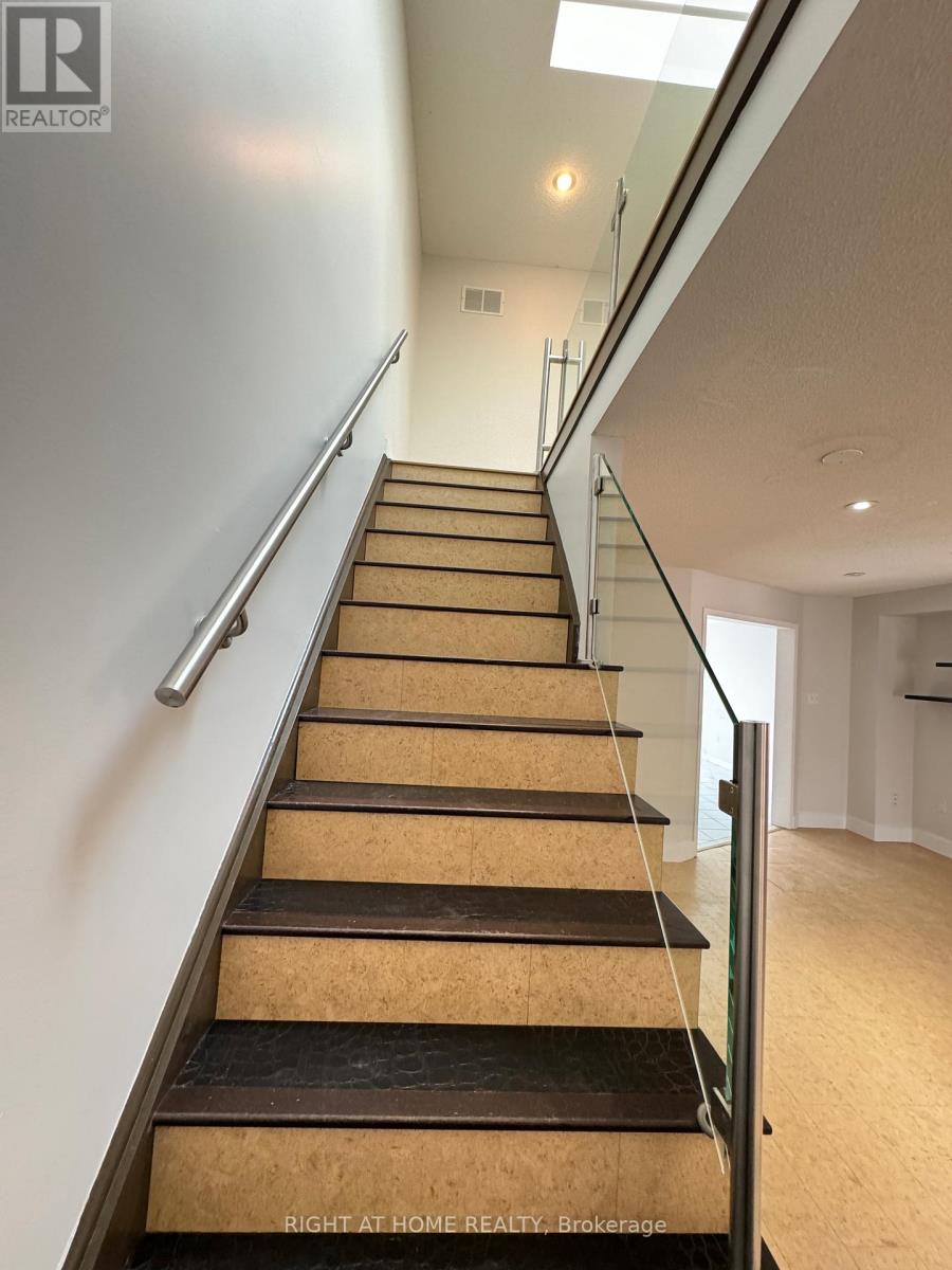 3549 Gandhi Way, Mississauga, Ontario  L5B 4E3 - Photo 13 - W13137754
