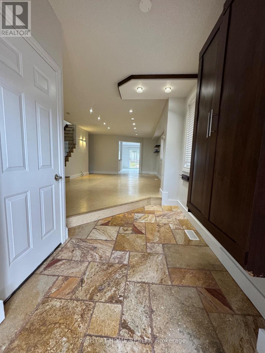 3549 Gandhi Way, Mississauga, Ontario  L5B 4E3 - Photo 3 - W13137754