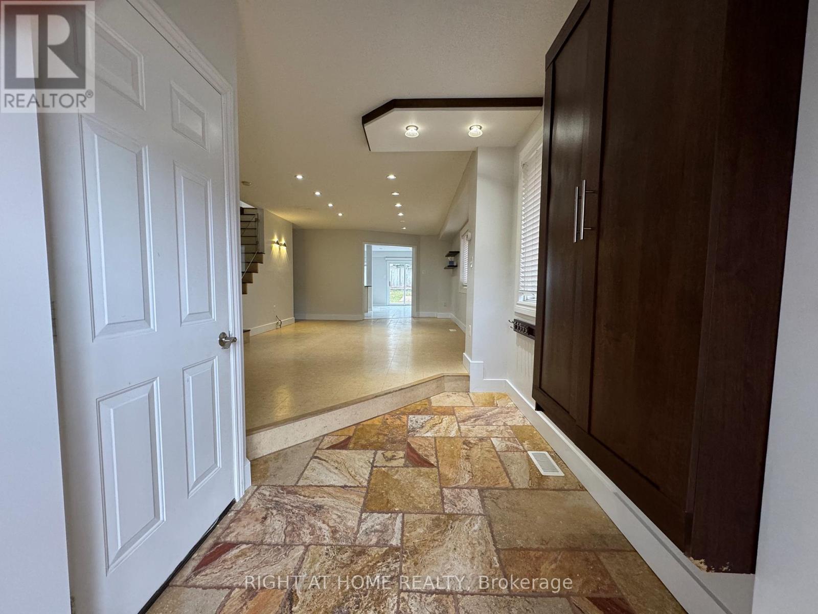 3549 Gandhi Way, Mississauga, Ontario  L5B 4E3 - Photo 4 - W13137754