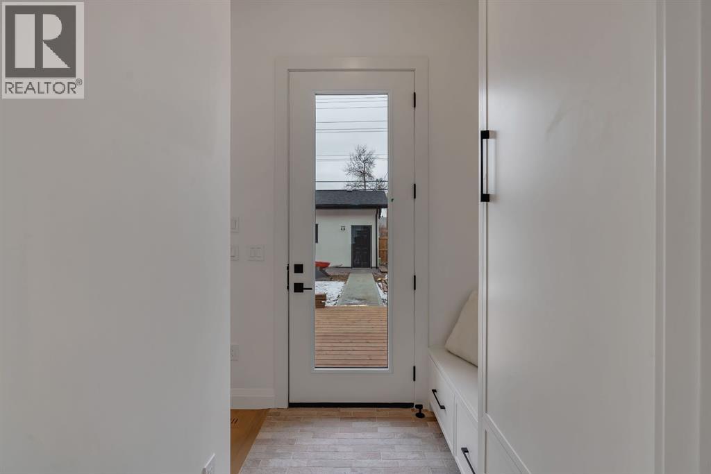 Unit 1, 2032 Bowness Road NW, Calgary, Alberta  T2N 3K8 - Photo 15 - A2296806