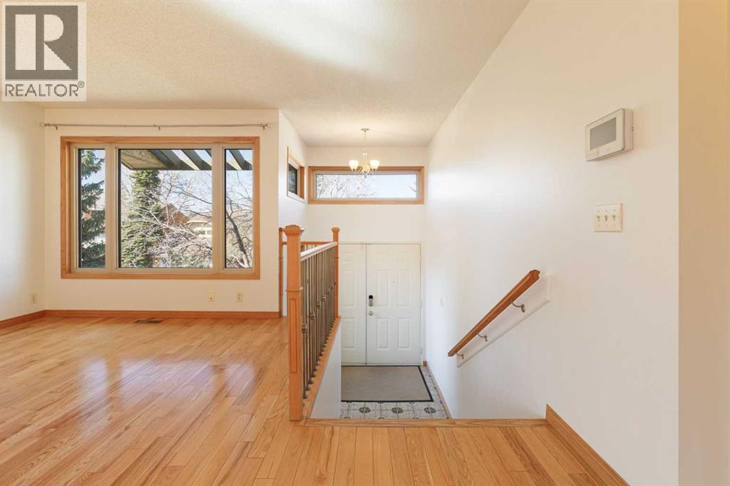 48 Ranchridge Drive NW, Calgary, Alberta  T3G 1W2 - Photo 2 - A2307501