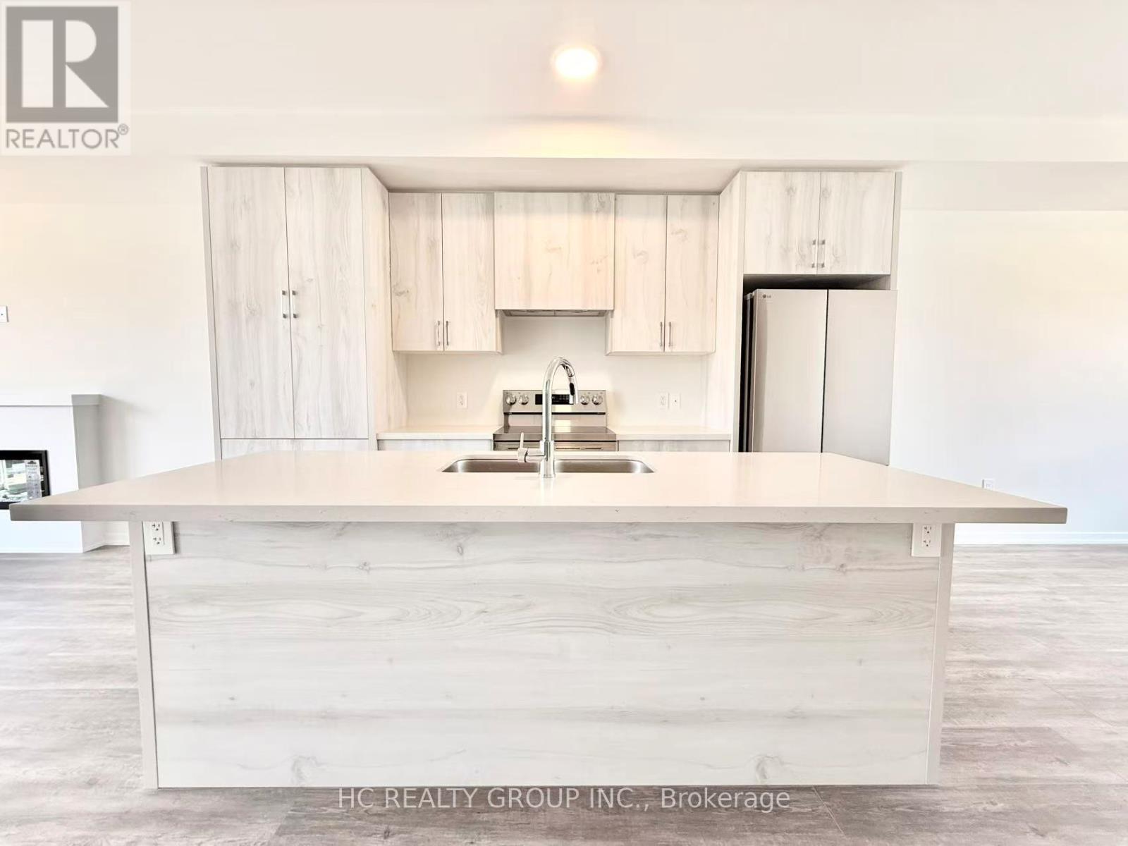 19 Helmkay Avenue, Richmond Hill, Ontario  L4E 3R4 - Photo 3 - N13137806