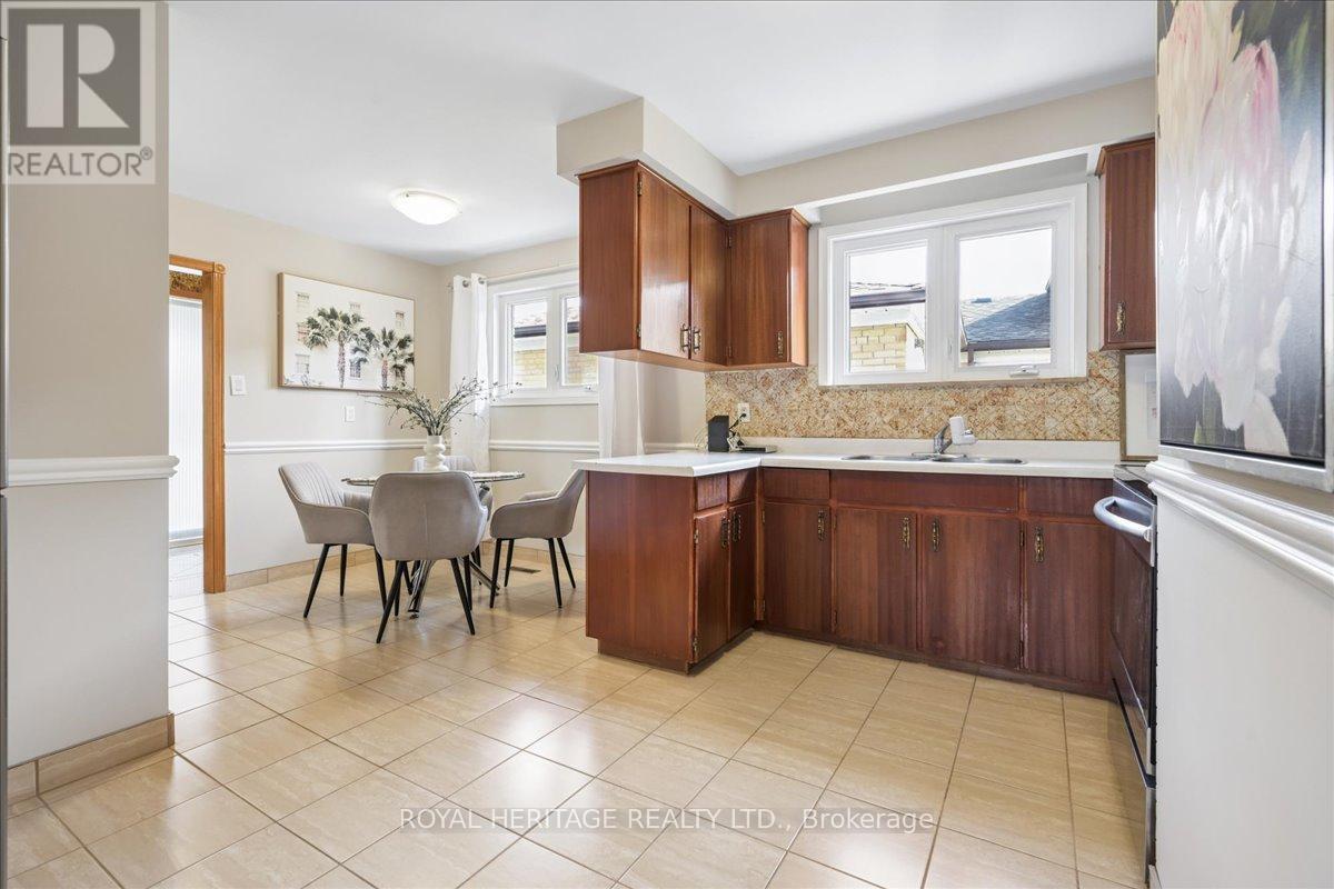 297 Driftwood Avenue, Toronto, Ontario  M3N 2N6 - Photo 18 - W13137788