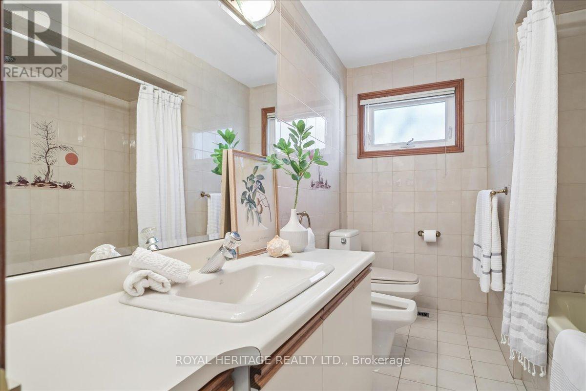 297 Driftwood Avenue, Toronto, Ontario  M3N 2N6 - Photo 20 - W13137788