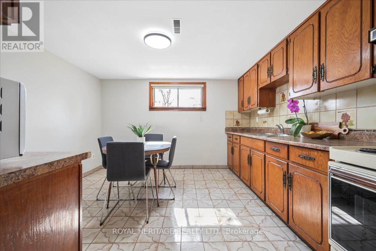 297 Driftwood Avenue, Toronto, Ontario  M3N 2N6 - Photo 28 - W13137788