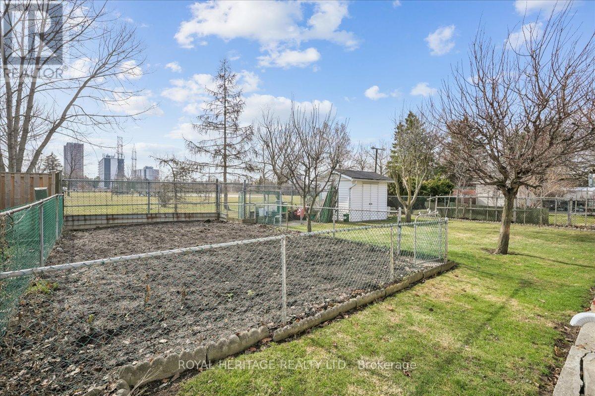 297 Driftwood Avenue, Toronto, Ontario  M3N 2N6 - Photo 38 - W13137788