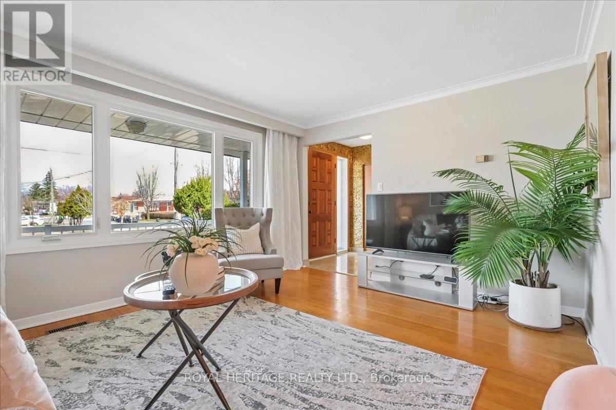 297 Driftwood Avenue, Toronto, Ontario  M3N 2N6 - Photo 7 - W13137788