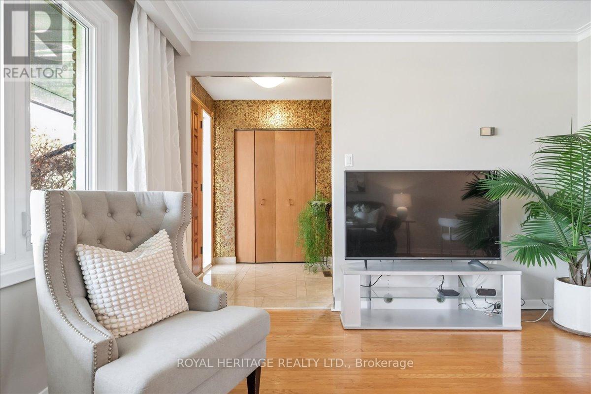 297 Driftwood Avenue, Toronto, Ontario  M3N 2N6 - Photo 9 - W13137788