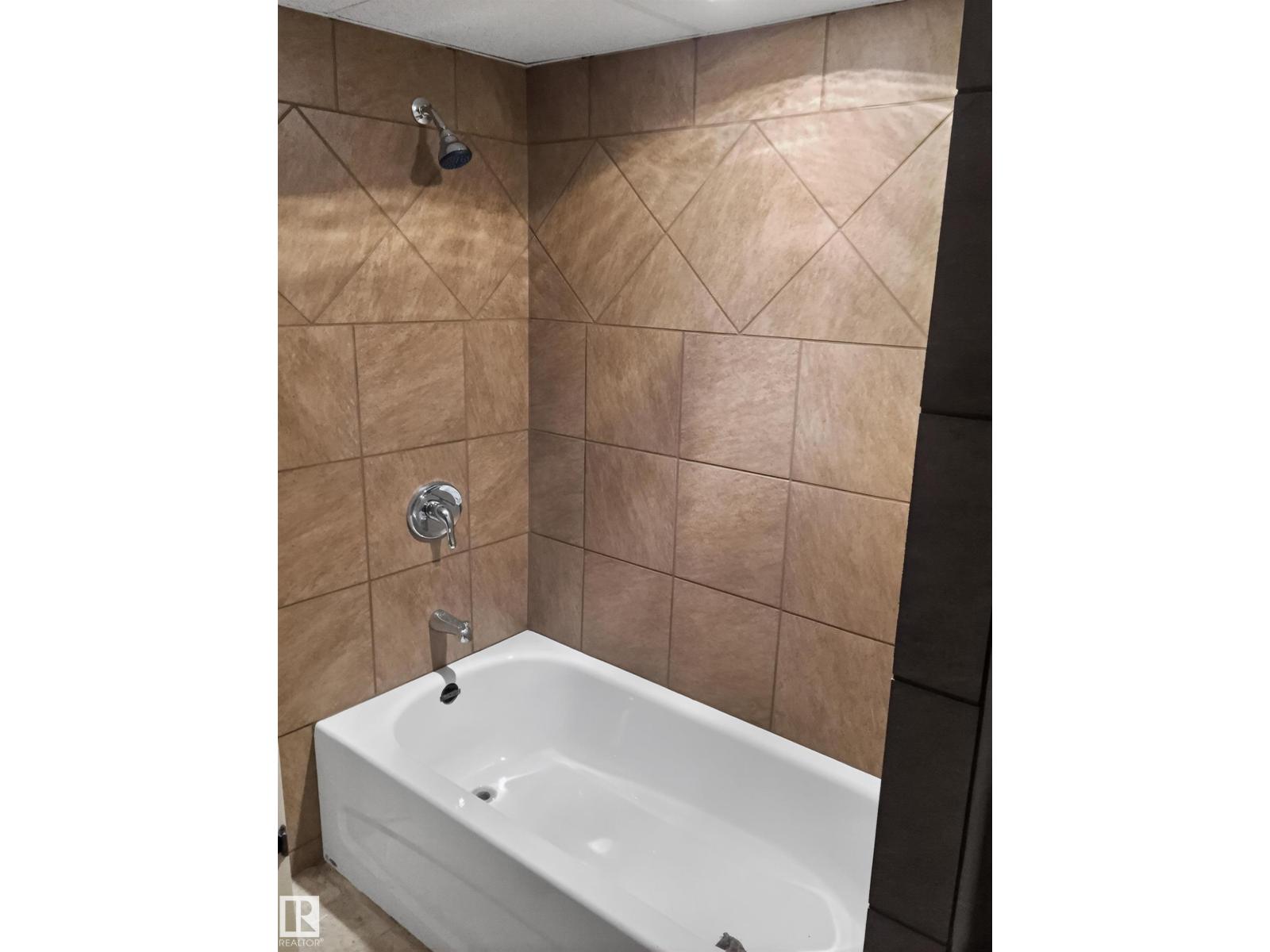 13007 / 13009 111 Av Nw, Edmonton, Alberta  T5M 2N8 - Photo 19 - E4488232