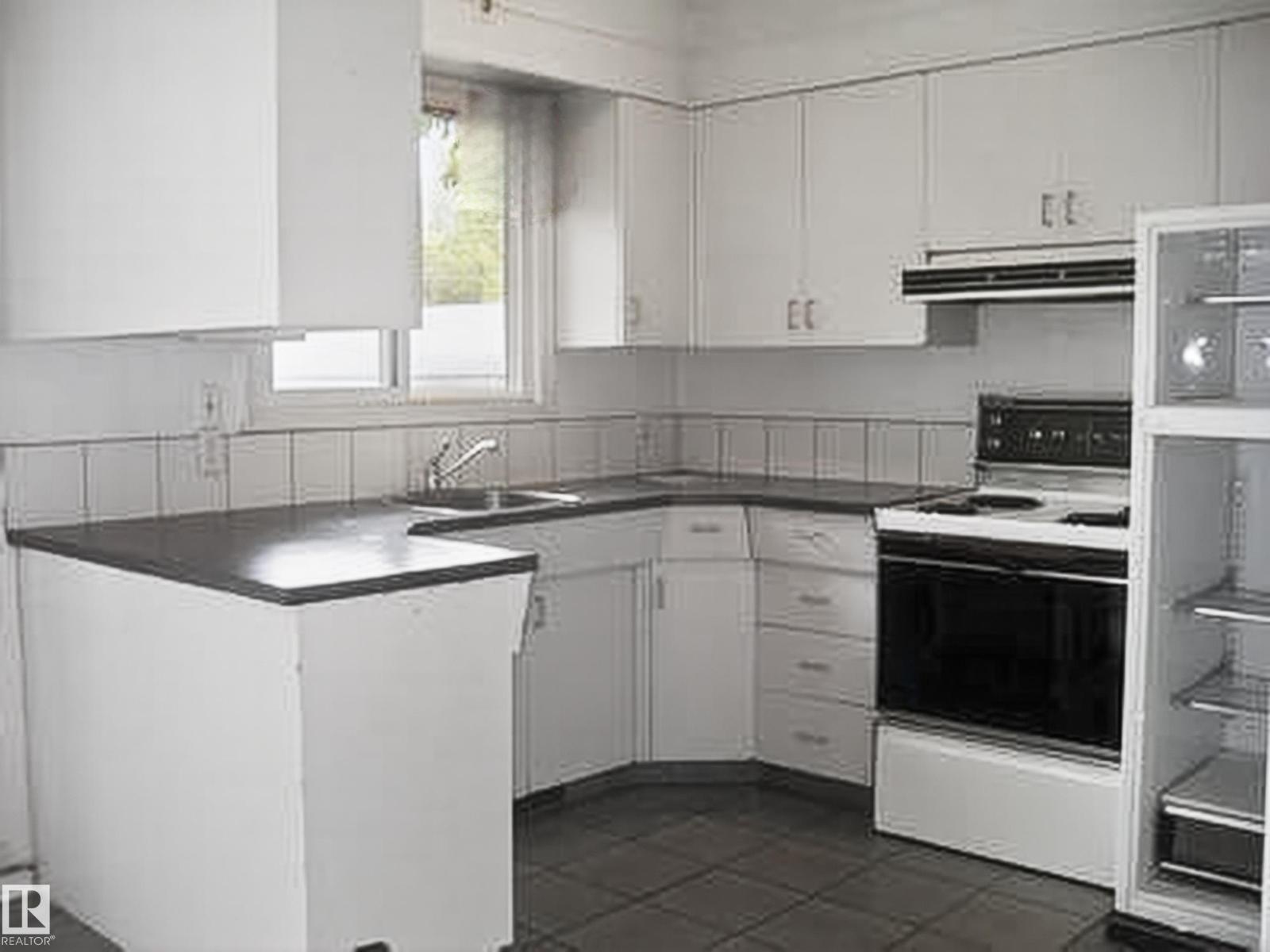 13007 / 13009 111 Av Nw, Edmonton, Alberta  T5M 2N8 - Photo 9 - E4488232
