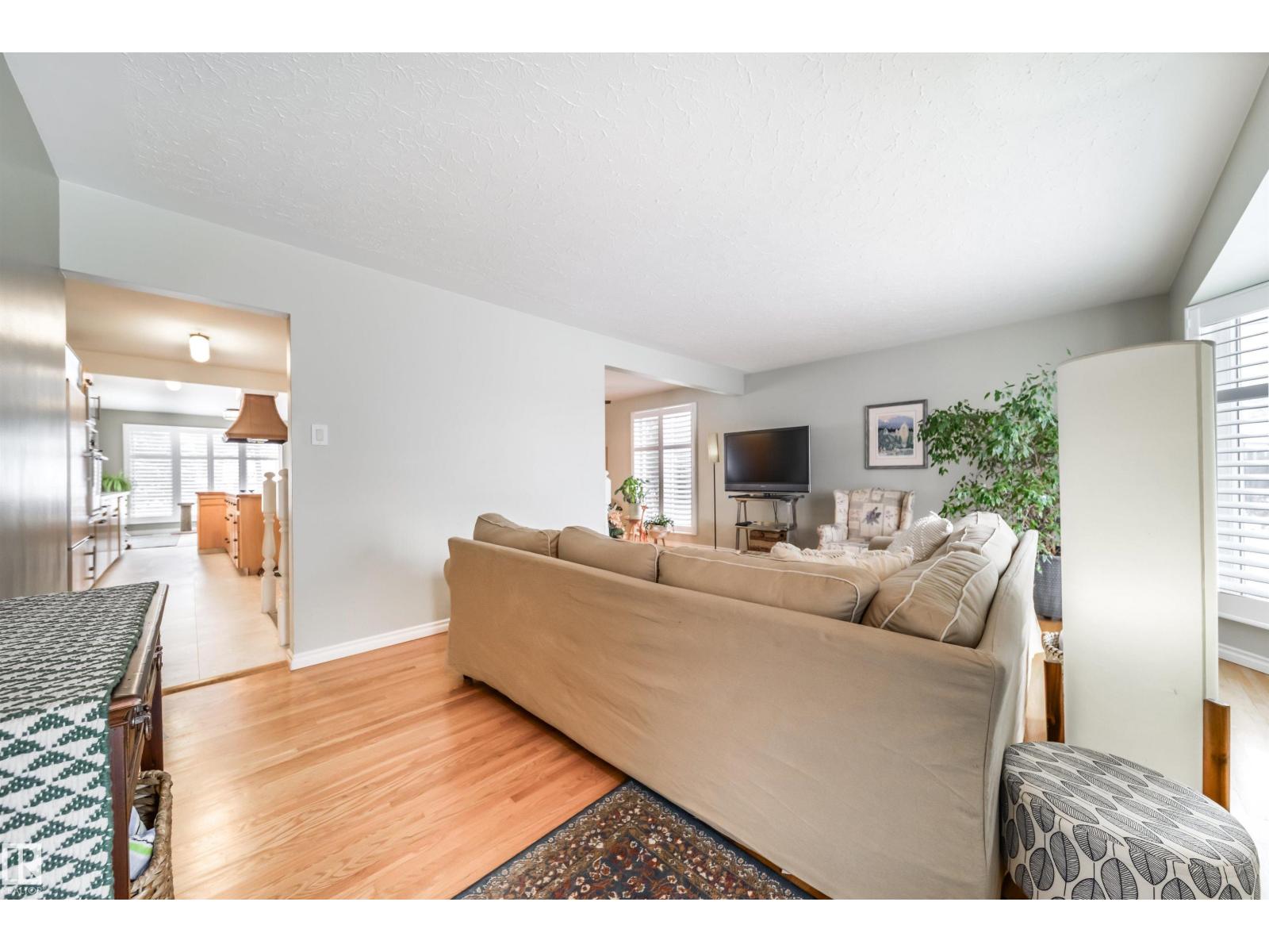 10231 46 St Nw, Edmonton, Alberta  T6A 1X9 - Photo 2 - E4488233