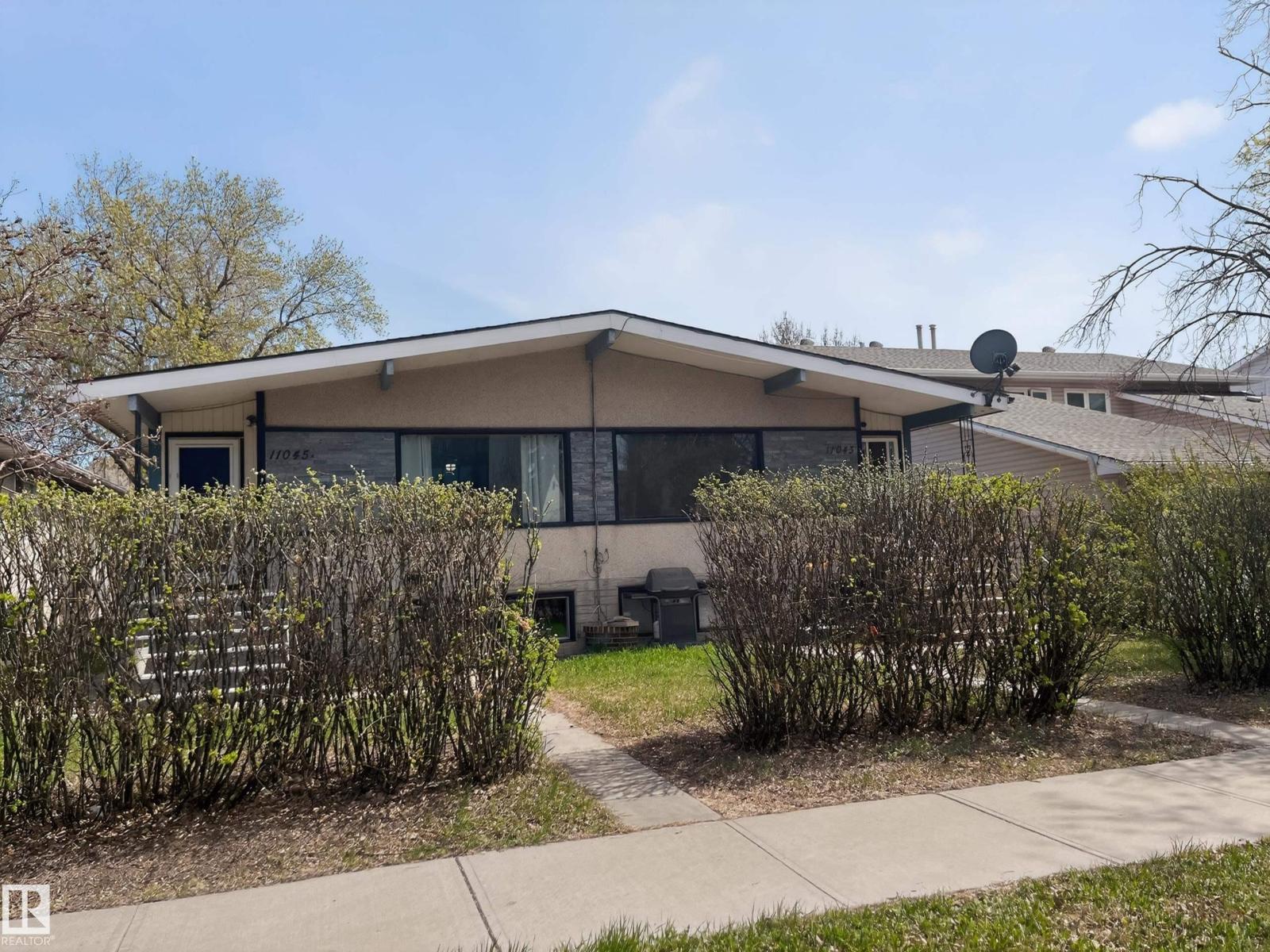 11043 / 11045 131 St Nw, Edmonton, Alberta  T5M 1B9 - Photo 2 - E4488234