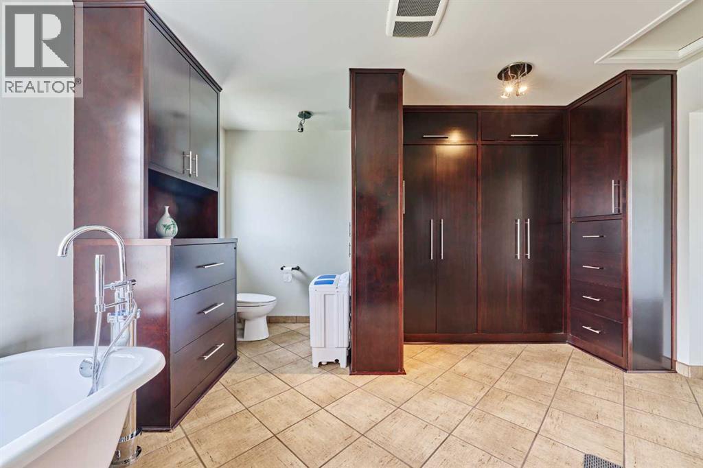 243 Hampshire Close NW, Calgary, Alberta  T3A 4X9 - Photo 30 - A2308341