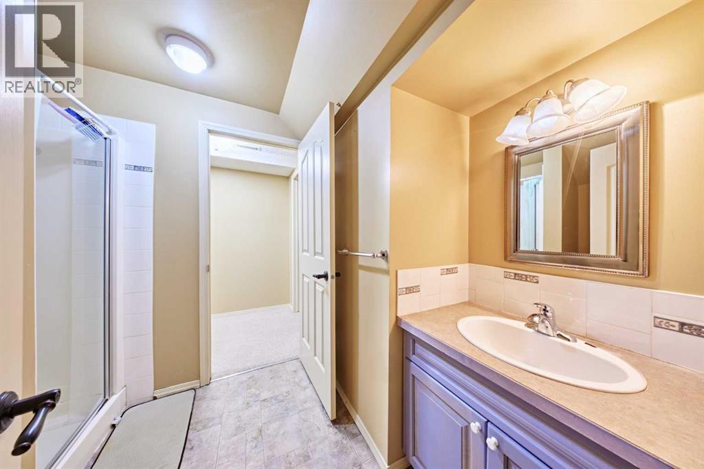 243 Hampshire Close NW, Calgary, Alberta  T3A 4X9 - Photo 39 - A2308341