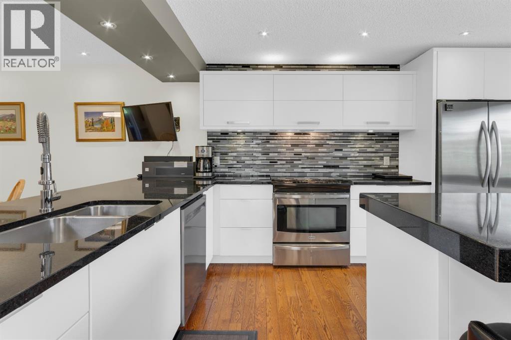 111 Point Drive NW, Calgary, Alberta  T3B 5C8 - Photo 3 - A2311599