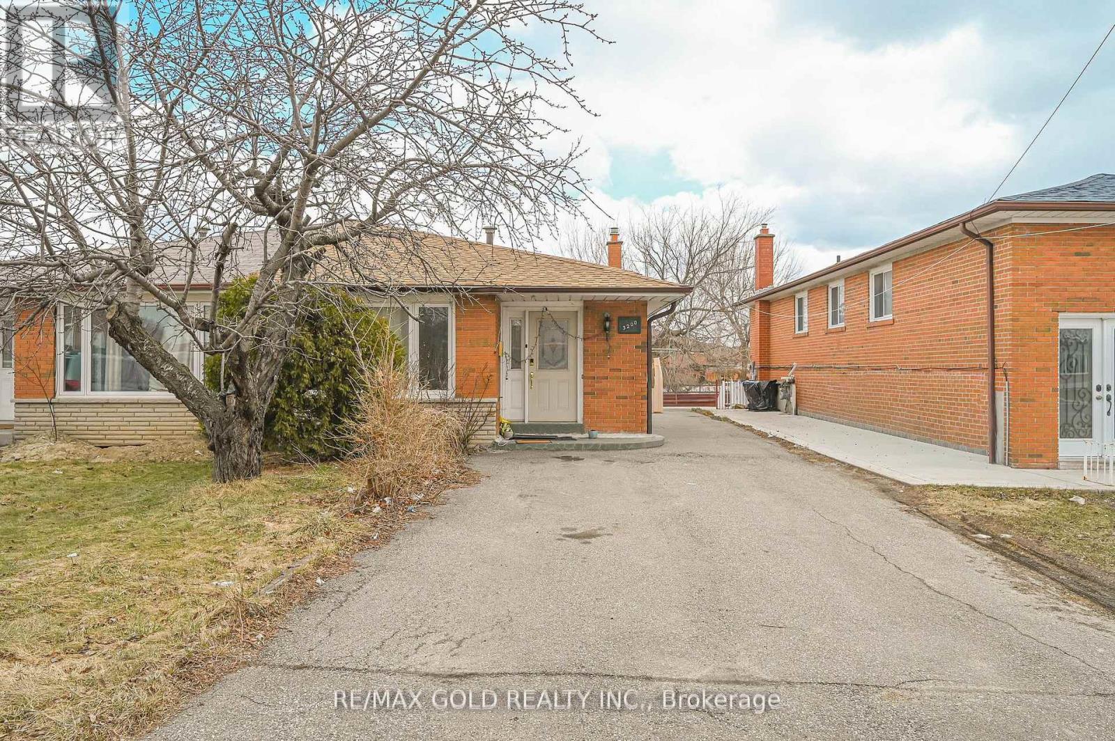 3200 Morning Star Drive, Mississauga, Ontario  L4T 1X5 - Photo 2 - W13075704