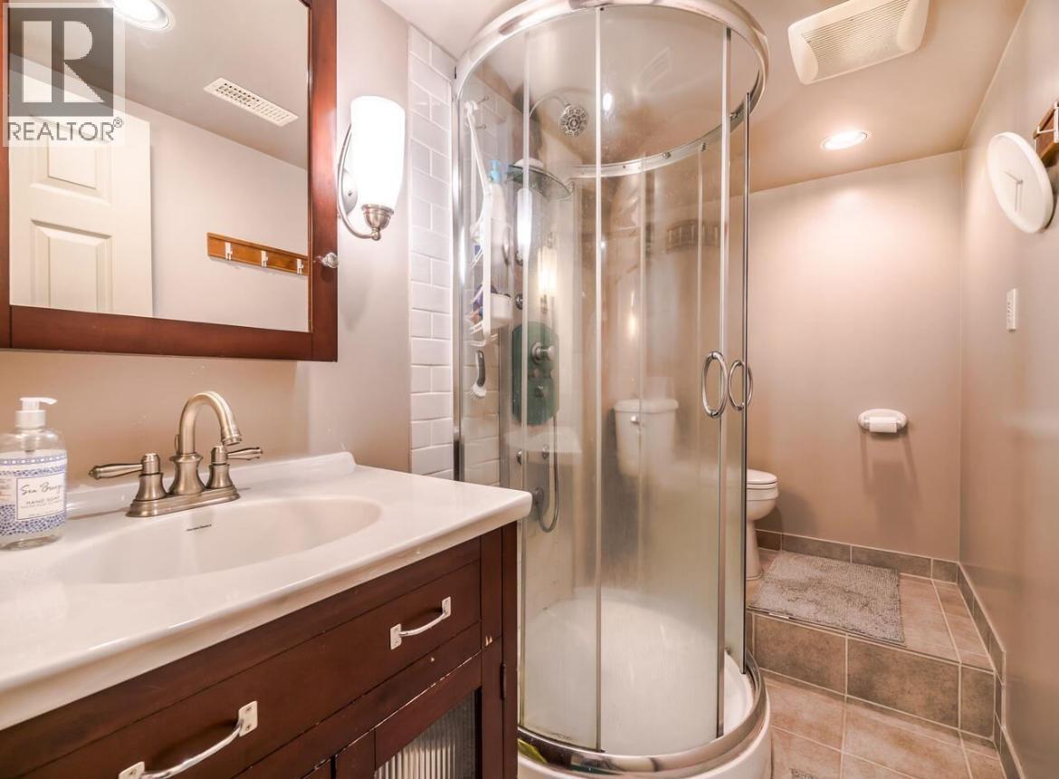 1090 Ruthina Avenue, North Vancouver, British Columbia  V7R 2E6 - Photo 3 - R3124508