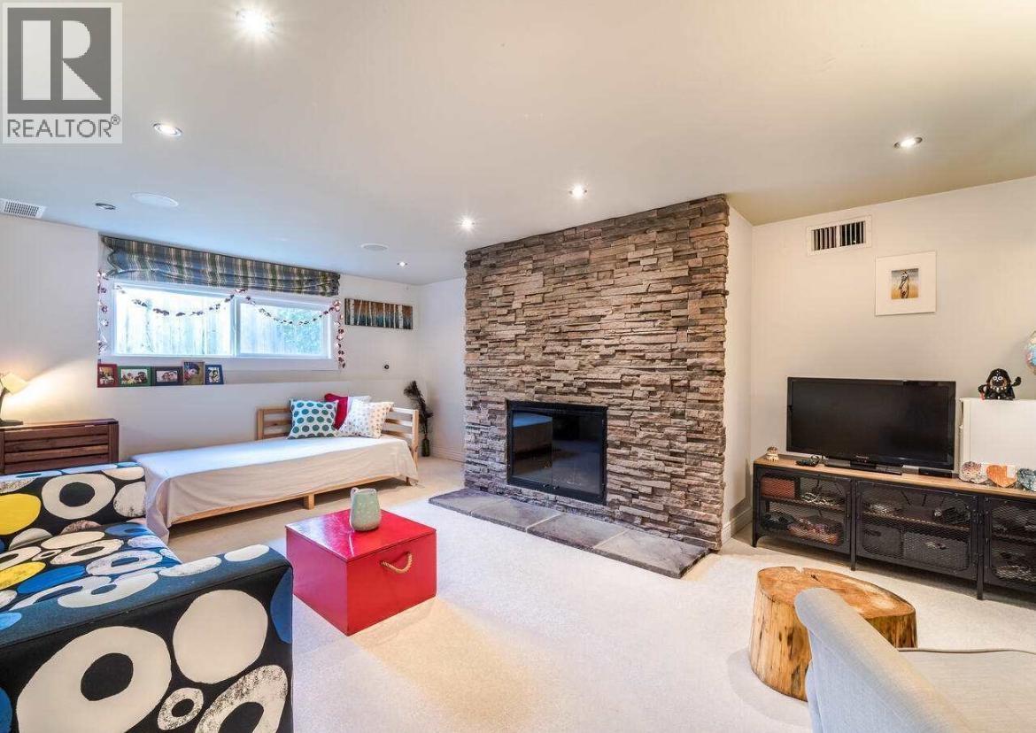 1090 Ruthina Avenue, North Vancouver, British Columbia  V7R 2E6 - Photo 5 - R3124508