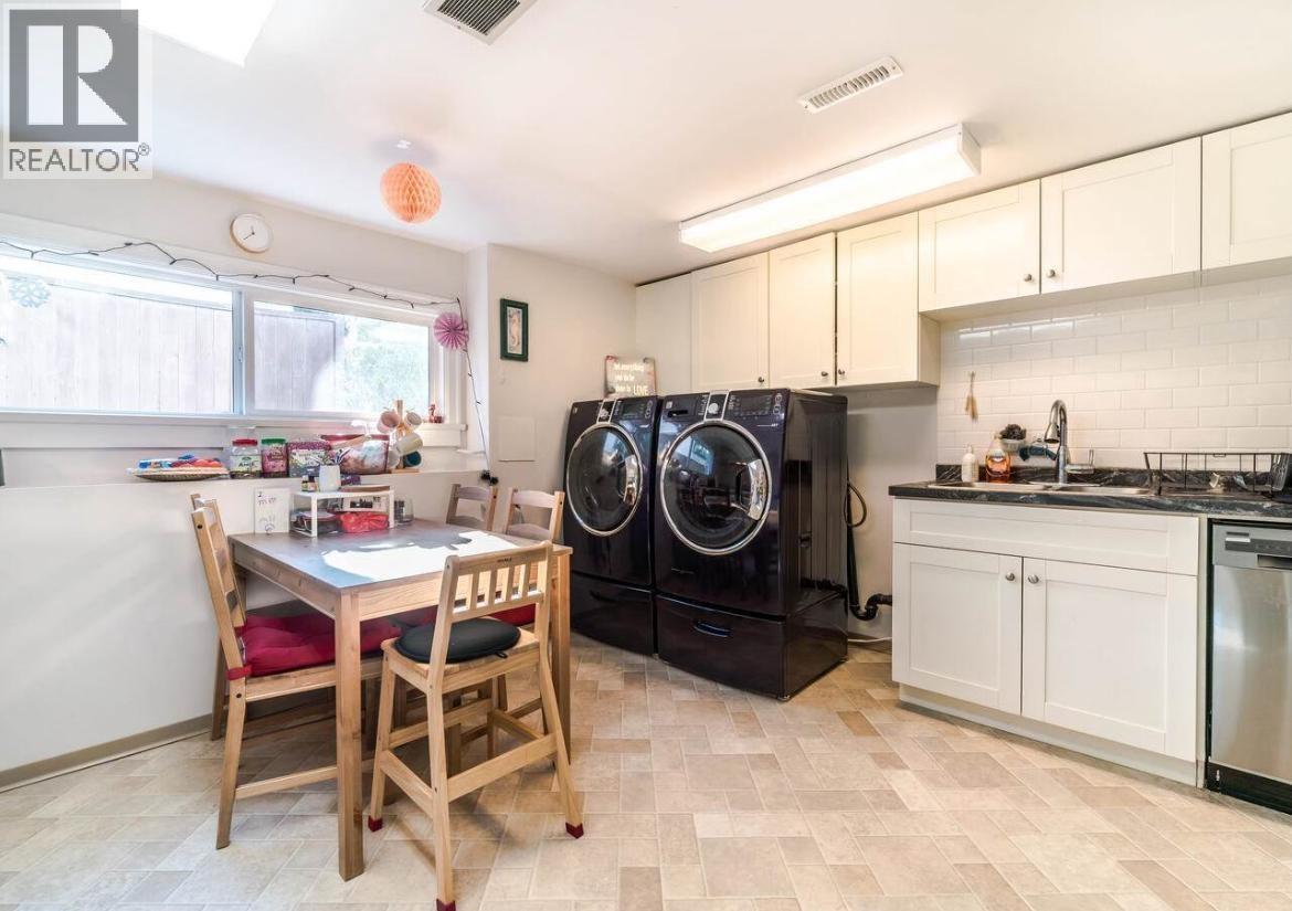 1090 Ruthina Avenue, North Vancouver, British Columbia  V7R 2E6 - Photo 6 - R3124508