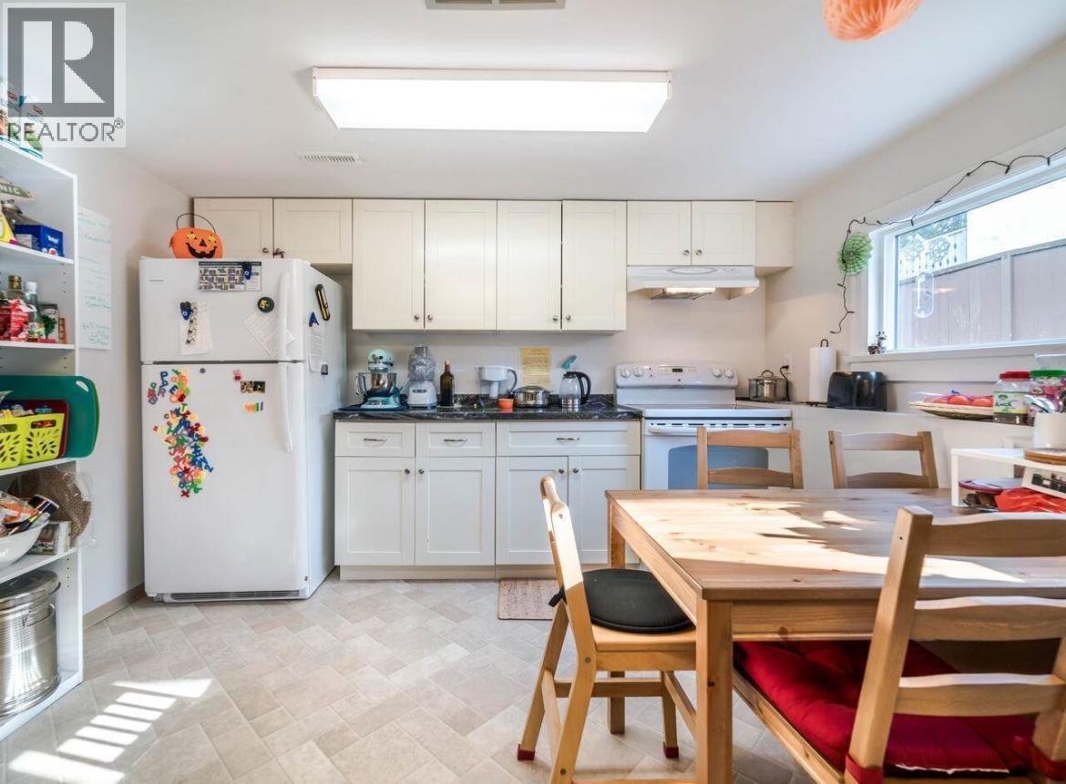 1090 Ruthina Avenue, North Vancouver, British Columbia  V7R 2E6 - Photo 7 - R3124508